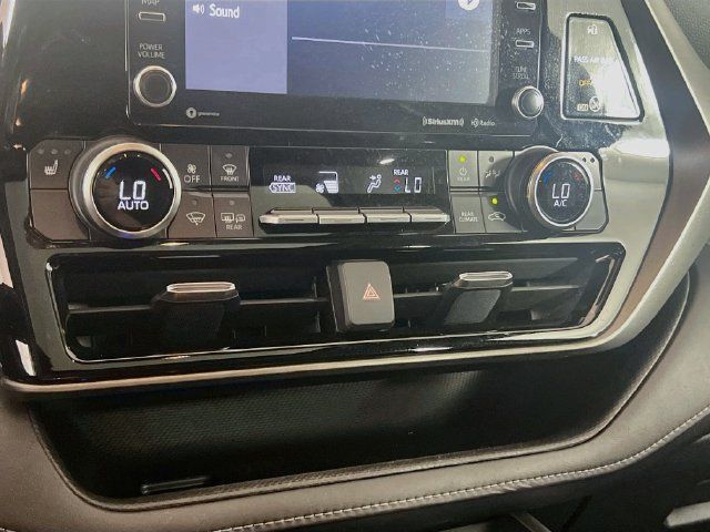 Used 2021 Toyota Highlander XLE FWD image 15