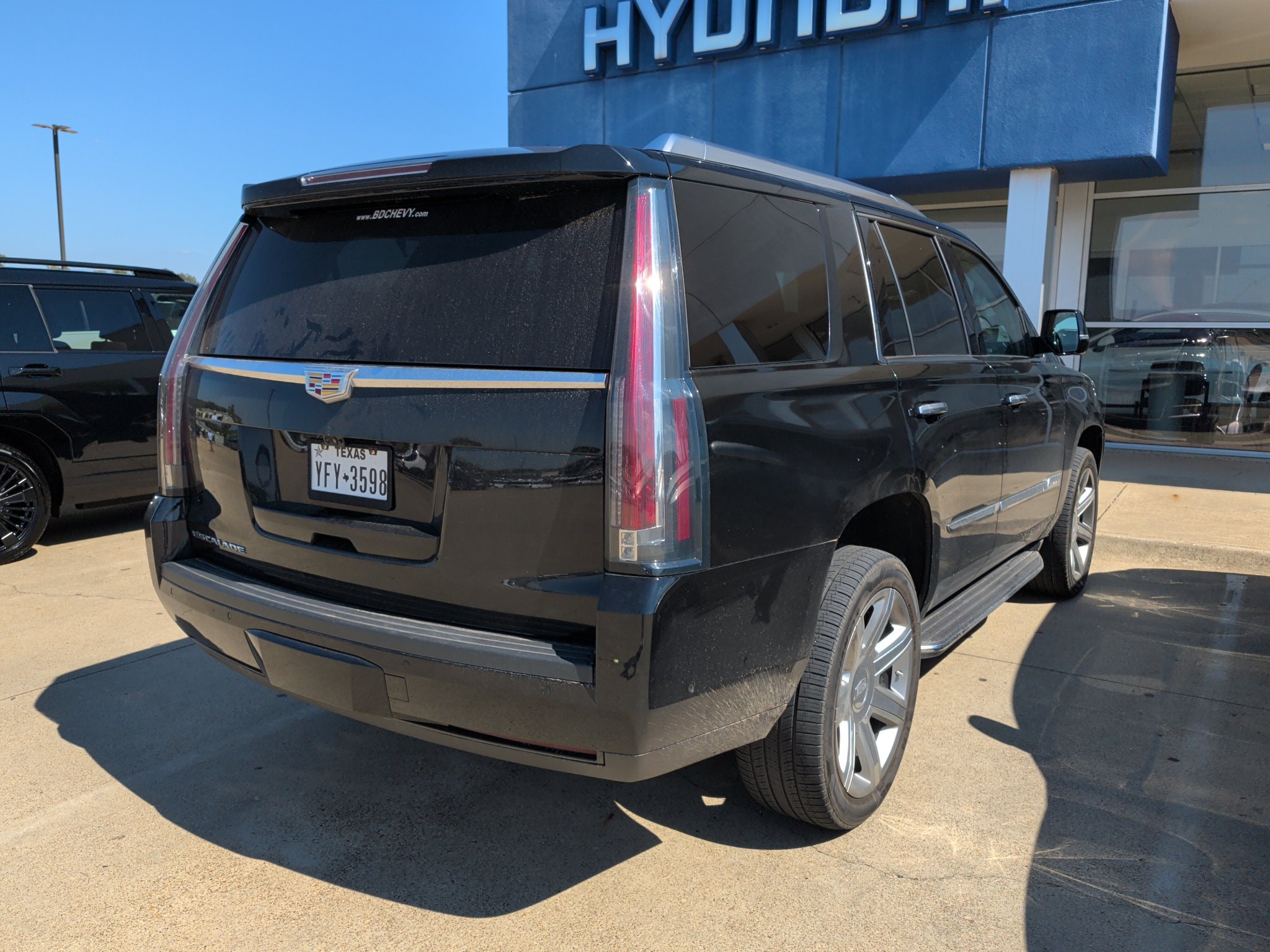 Used 2020 Cadillac Escalade Luxury AWD/4WD image 3
