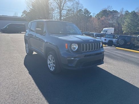 Used 2023 Jeep Renegade Latitude image 3
