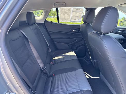 Used 2024 Chevrolet Trax LT w/ LT Convenience Package FWD image 30