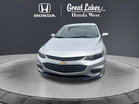 Used 2018 Chevrolet Malibu LT FWD image 2