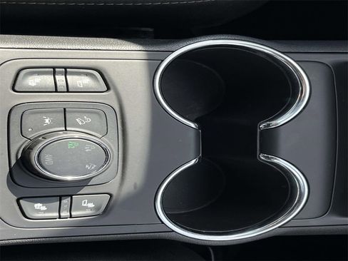 Used 2023 GMC Terrain SLE w/ Driver Convenience Package image 21