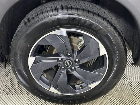Used 2025 Nissan Rogue SV FWD image 34