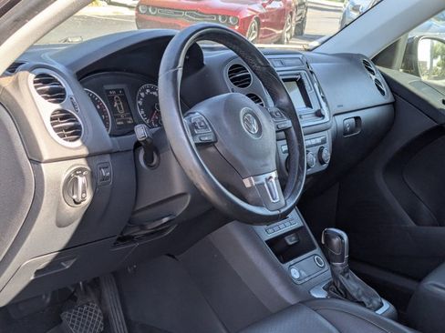 Used 2016 Volkswagen Tiguan S image 2
