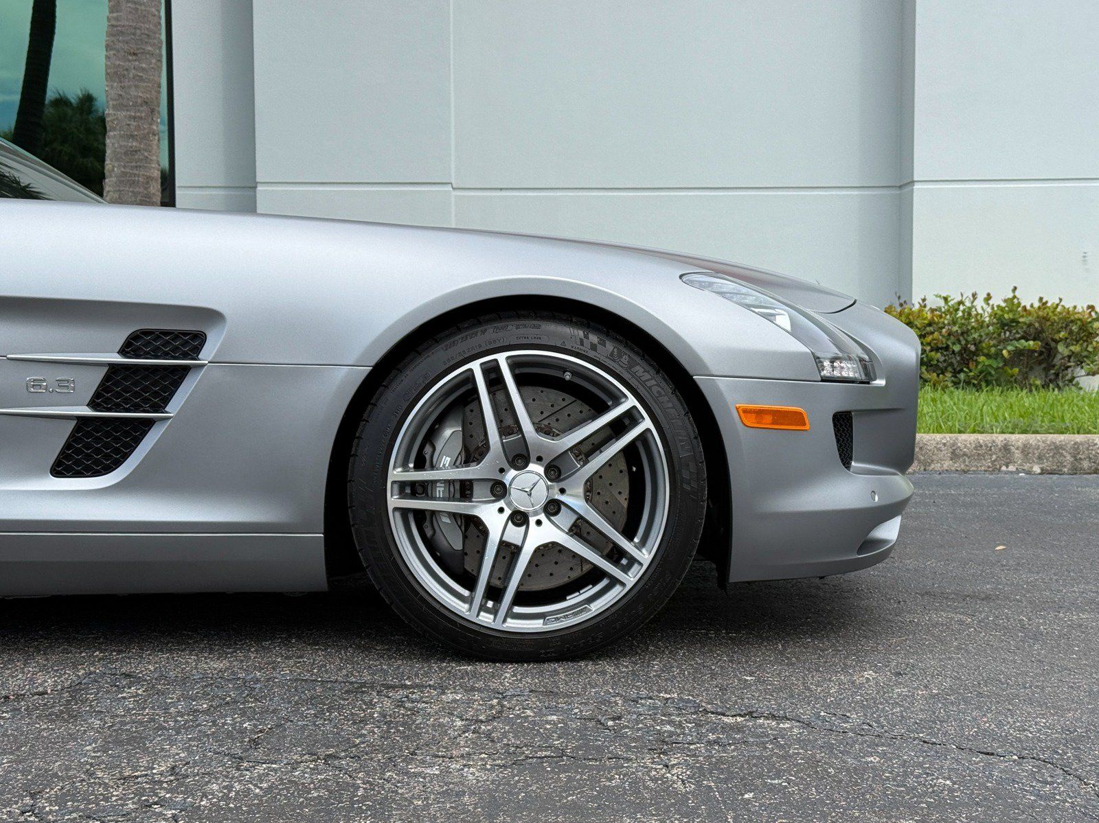 Used 2012 Mercedes-Benz SLS AMG Coupe image 3