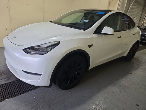 Used 2023 Tesla Model Y Long Range AWD/4WD image 2