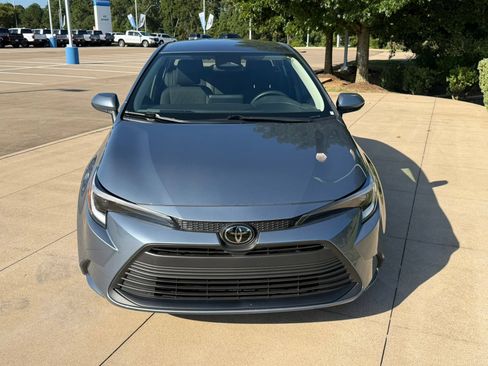 Used 2026 Toyota Corolla LE FWD image 2