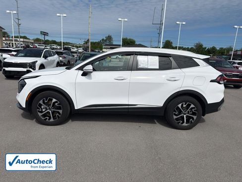Used 2024 Kia Sportage EX AWD/4WD image 2