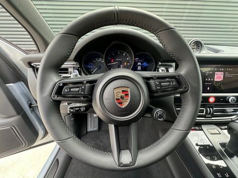 Used 2025 Porsche Macan image 18