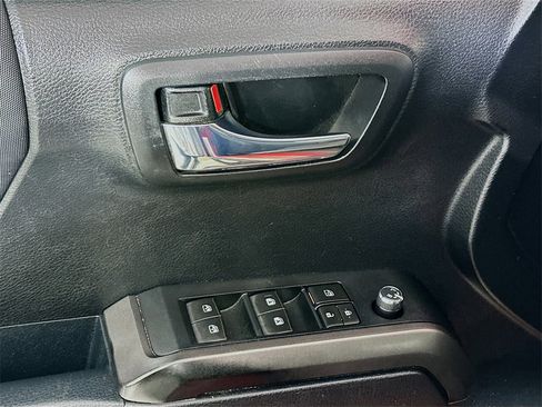 Used 2017 Toyota Tacoma TRD Sport image 21