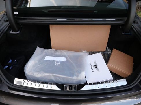 Used 2024 Bentley Flying Spur Azure image 28