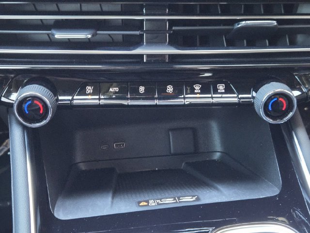 Used 2026 Chevrolet Traverse RS FWD image 13