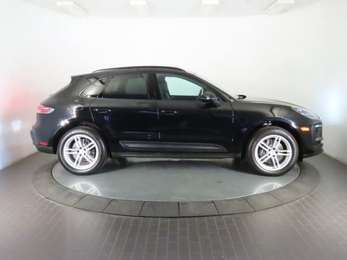 Certified 2026 Porsche Macan AWD/4WD image 8