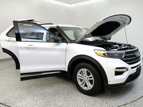 Used 2023 Ford Explorer XLT w/ Equipment Group 202A AWD/4WD image 9