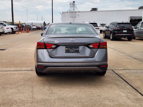 Used 2024 Nissan Altima 2.5 SV image 7
