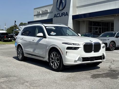 Used 2025 BMW X7 xDrive40i w/ Premium Package AWD/4WD image 2