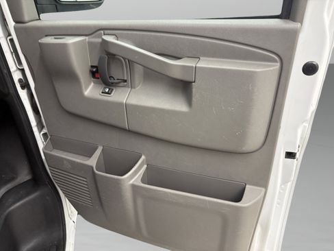 Used 2019 Chevrolet Express 3500 w/ Driver Convenience Package image 28
