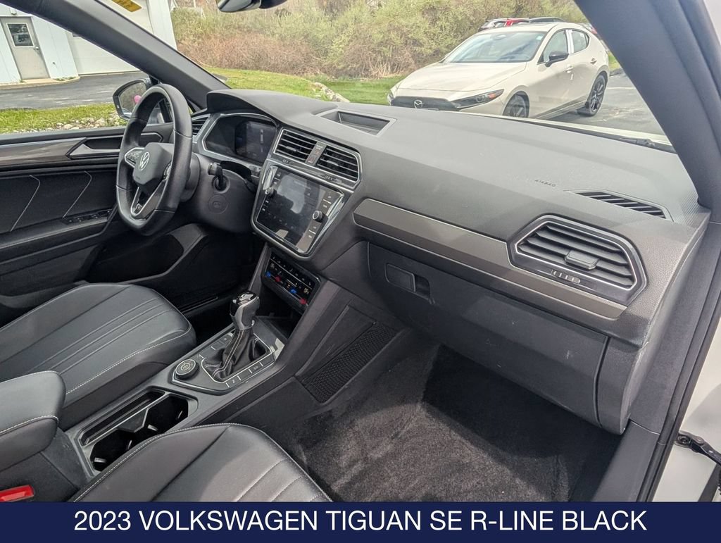 Certified 2023 Volkswagen Tiguan SE R-Line AWD/4WD image 32