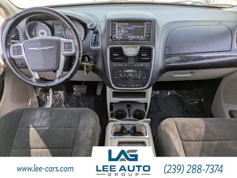 Used 2012 Chrysler Town & Country Touring image 12