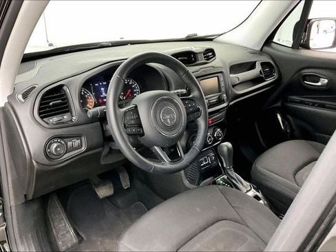 Used 2017 Jeep Renegade Altitude FWD image 16