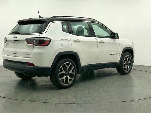 Used 2025 Jeep Compass Limited AWD/4WD image 9
