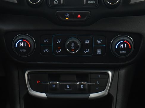 Used 2024 GMC Terrain SLT image 19