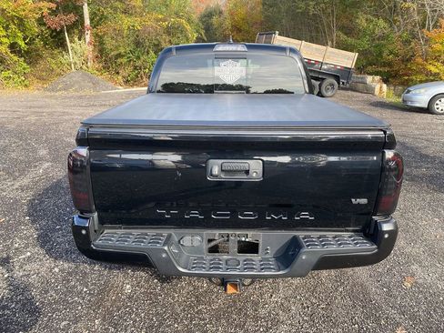 Used 2021 Toyota Tacoma TRD Off-Road w/ Technology Package image 6