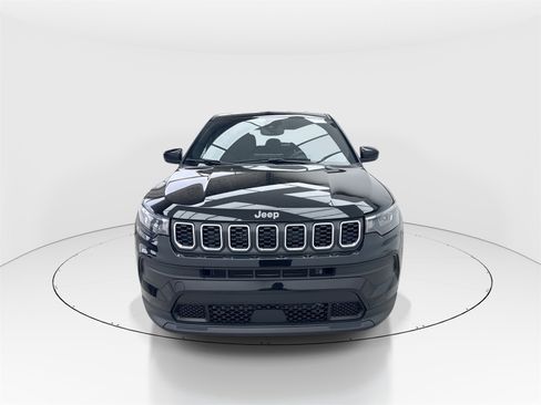 Used 2024 Jeep Compass Sport image 3