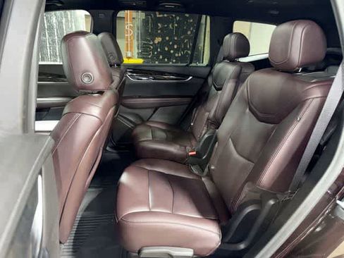 Used 2021 Cadillac XT6 Premium Luxury AWD/4WD image 17