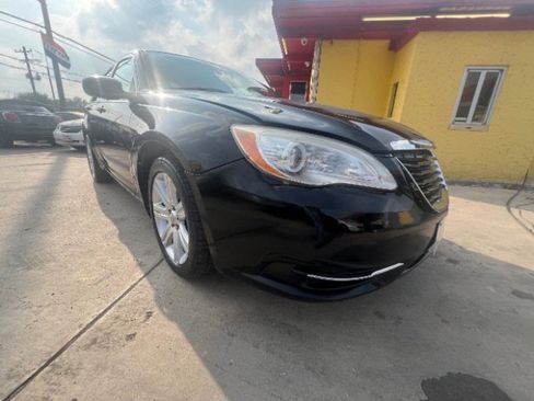 Used 2013 Chrysler 200 Touring image 3