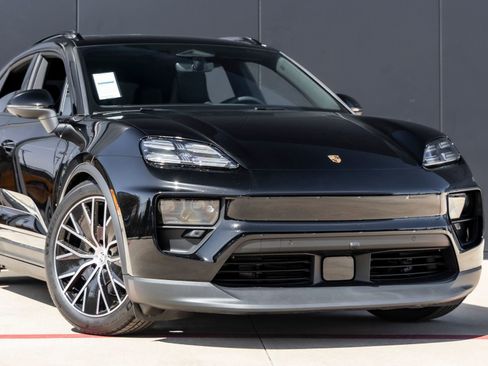Used 2025 Porsche Macan Electric image 9