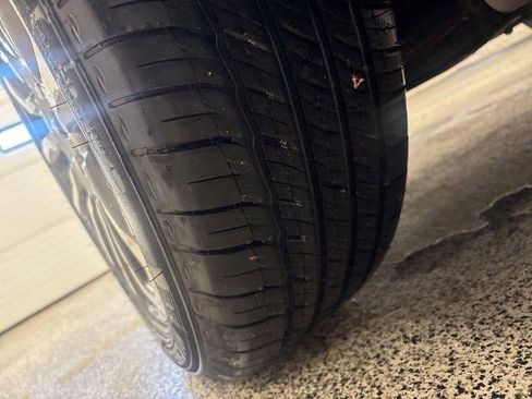 Used 2021 GMC Acadia Denali w/ Denali Technology Package image 37