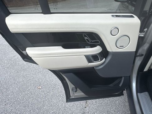 Used 2020 Land Rover Range Rover HSE image 21