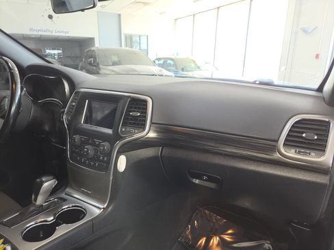 Used 2021 Jeep Grand Cherokee Laredo AWD/4WD image 30