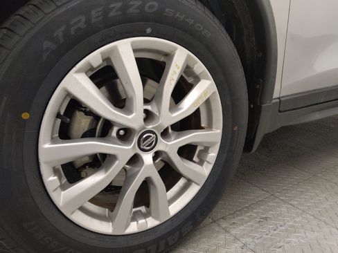 Used 2020 Nissan Rogue S w/ Special Edition Package FWD image 31
