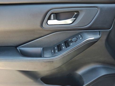 Used 2025 Nissan Rogue SV AWD/4WD image 12