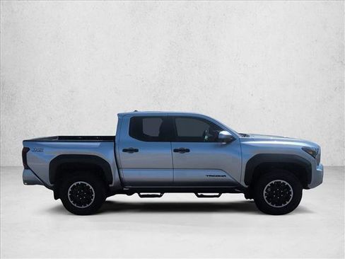 Used 2024 Toyota Tacoma TRD Off-Road w/ TRD Off Road Premium Package image 4