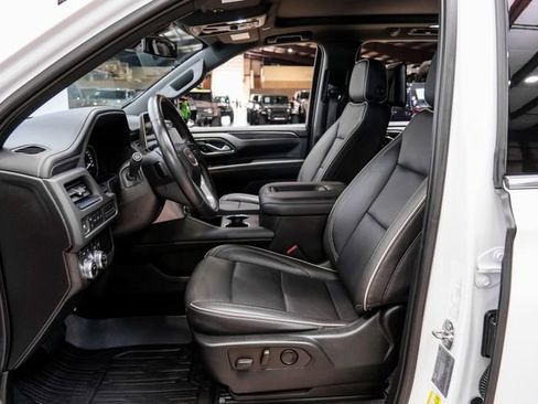 Used 2021 GMC Yukon XL SLT w/ Rear Media and Nav Package AWD/4WD image 12