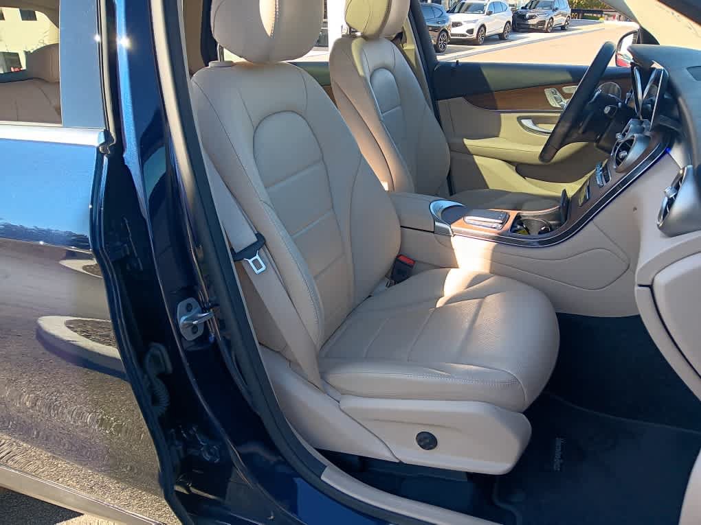 Used 2021 Mercedes-Benz GLC 300 4MATIC image 19