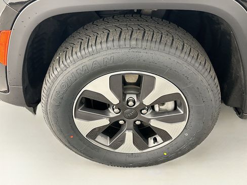 Used 2023 Jeep Grand Cherokee 4WD 4xe image 11