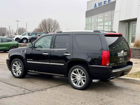 Used 2013 Cadillac Escalade Platinum image 3