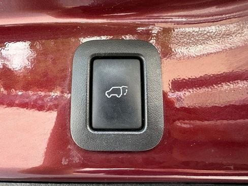 Used 2017 Toyota Highlander XLE AWD/4WD image 30