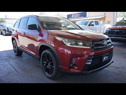 Used 2019 Toyota Highlander SE w/ Nightshade Edition