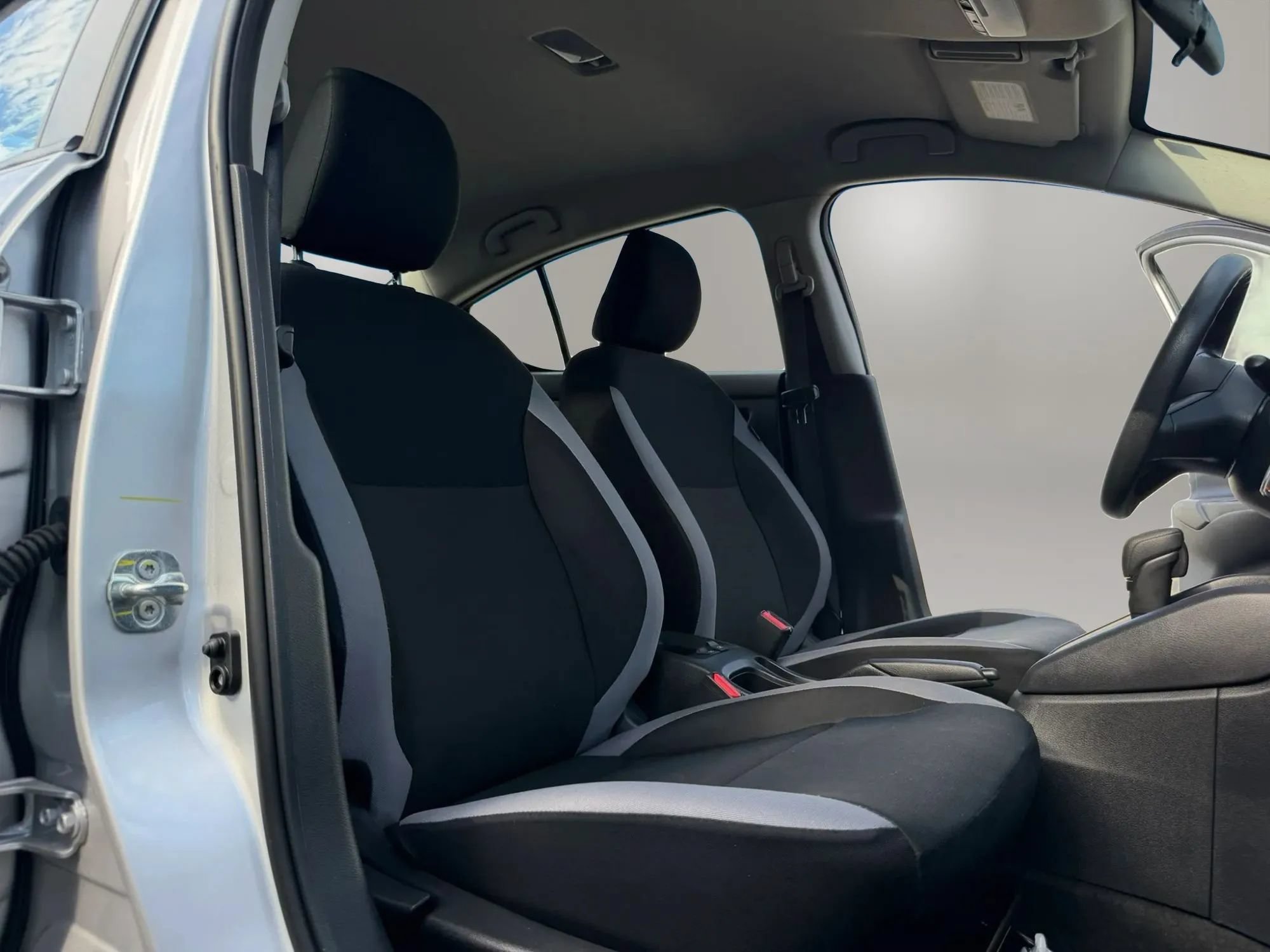Used 2025 Nissan Versa S FWD image 12