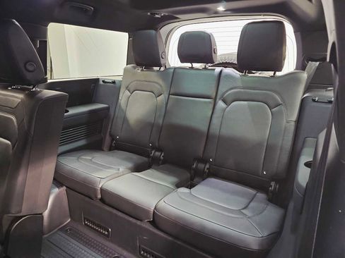 Used 2024 Land Rover Defender 130 X-Dynamic SE image 27