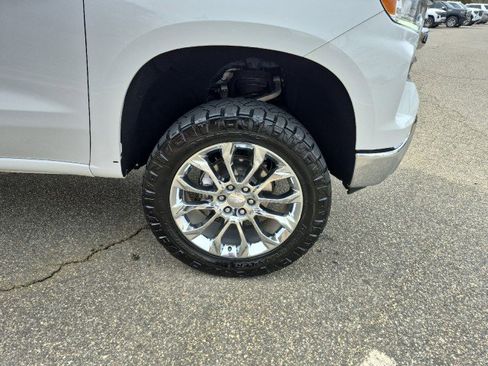 Used 2023 Chevrolet Silverado 1500 LTZ w/ Technology Package image 12