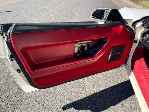 Used 1988 Chevrolet Corvette Convertible RWD image 34