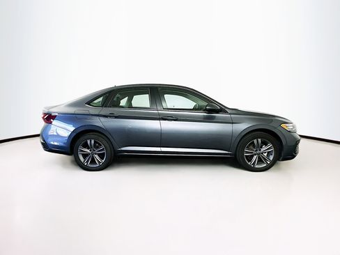 Used 2024 Volkswagen Jetta SE image 10