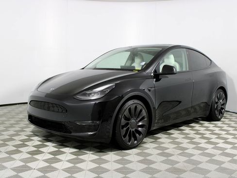 Used 2022 Tesla Model Y Performance image 3