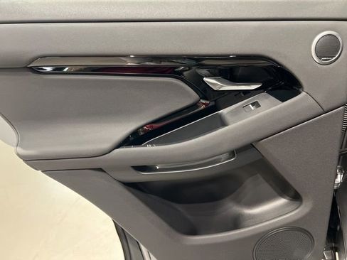 Used 2025 Land Rover Range Rover Evoque S image 39